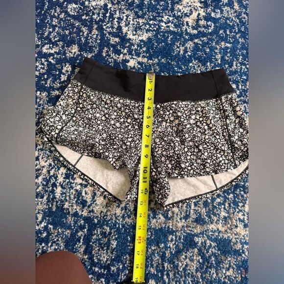 Lululemon Speed Up Shorts, Size 8, Black and Floral - Picture 5 of 7